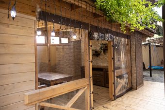 Enclosed gazebo: Photo 4